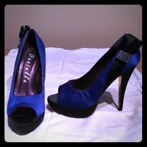 Blue satin platform pumps
